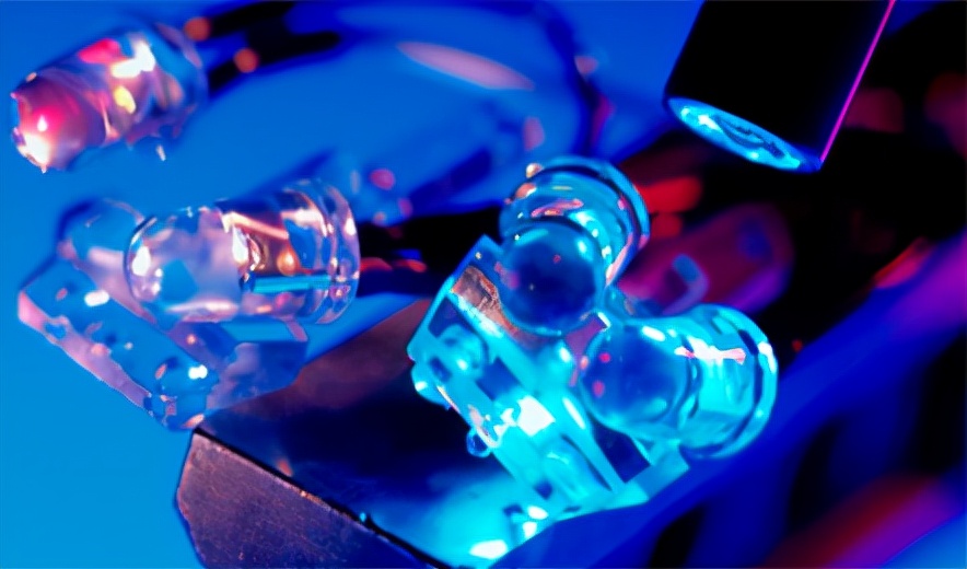 紫外線固化中UV LED紫外線手電筒比傳統(tǒng)紫外線燈好的原因？