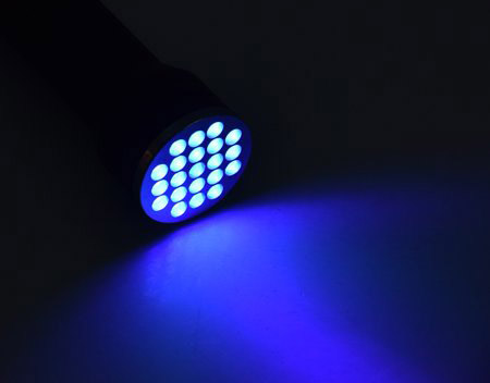 電子產(chǎn)品制造使用冷光源LED紫外線手電筒的優(yōu)勢(shì)